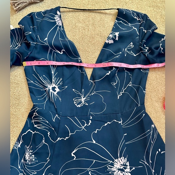 Keepsake The Label  V-Neck Mini Dress size small - Picture 8 of 13